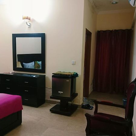 Royal Galaxy Bed & Breakfast Islamabad - For Families Only מראה חיצוני תמונה