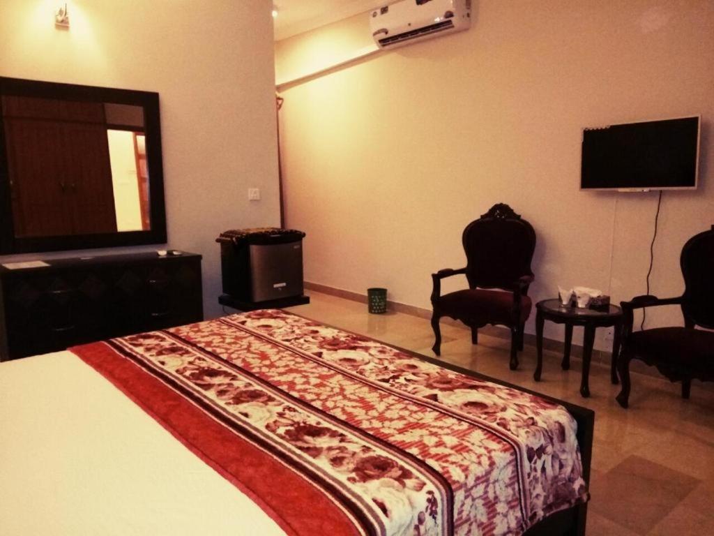 Royal Galaxy Bed & Breakfast Islamabad - For Families Only מראה חיצוני תמונה